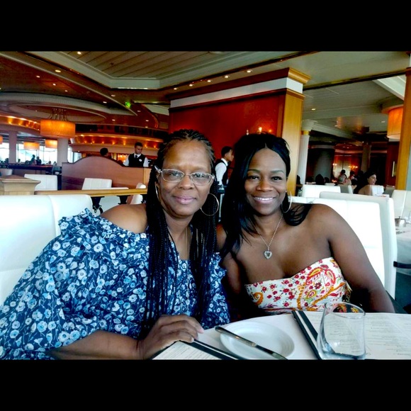 Meet your Posher, Donita - Picture 1 of 6